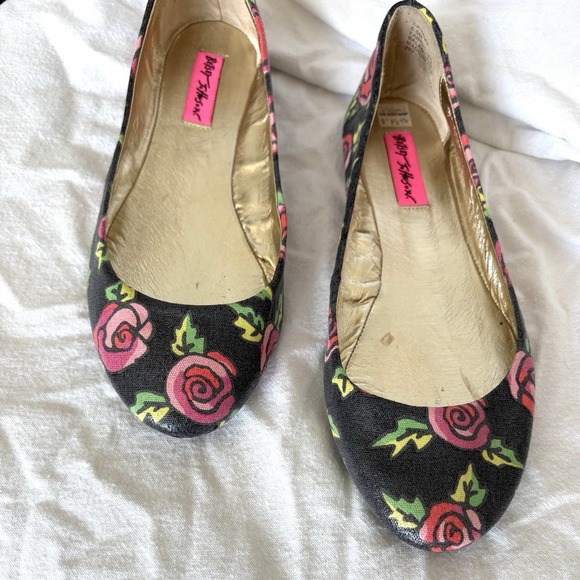 Betsy Johnson Size 8.5 Ballet Flats Casual Round Toe Roses Everyday Coquette - Picture 5 of 14